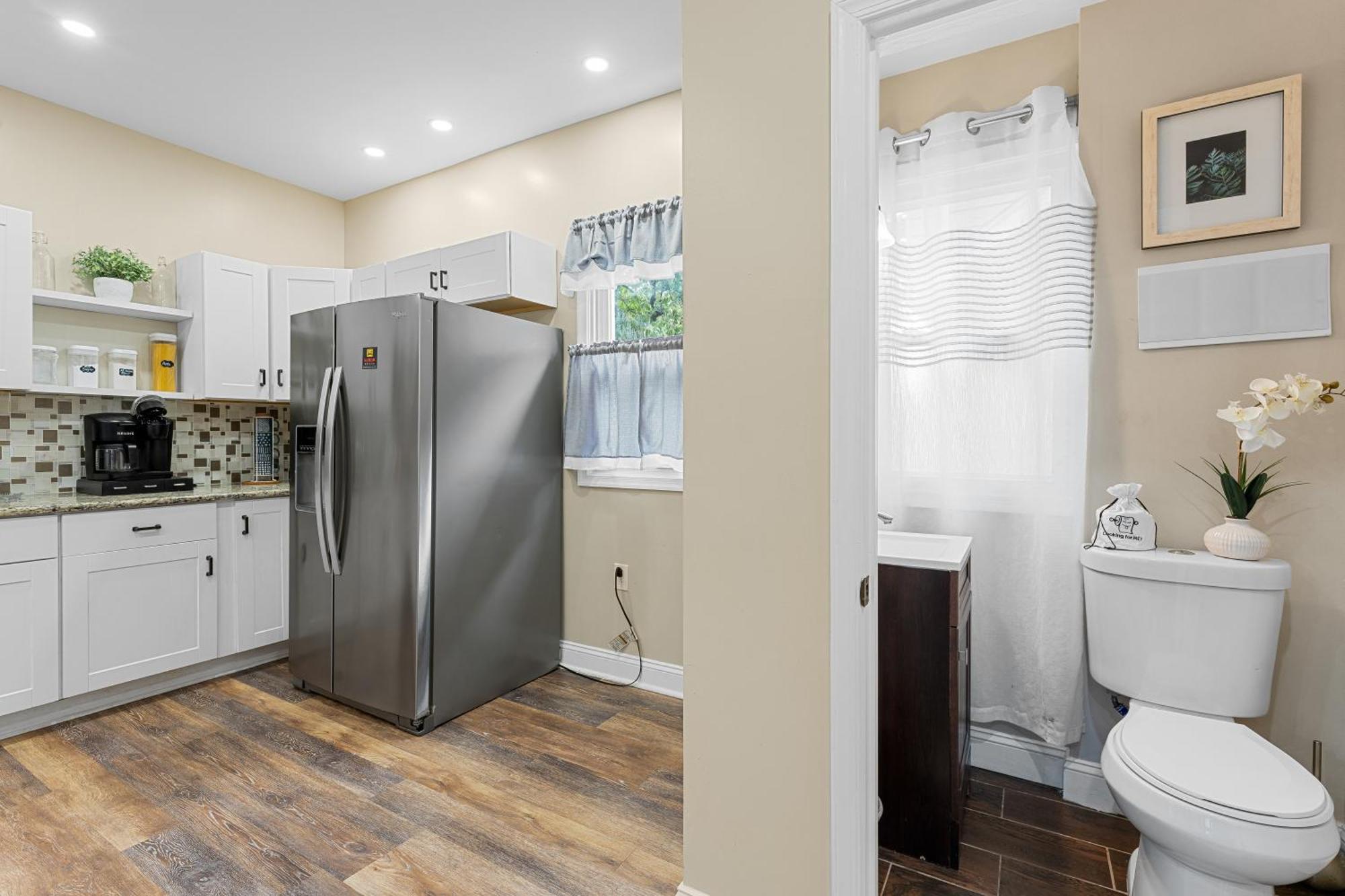 Cozy 4br, 6 Beds, 12 Guest Near Phl, Eagles Field, Upenn, Fast Wi-fi, King Bed, Parking *