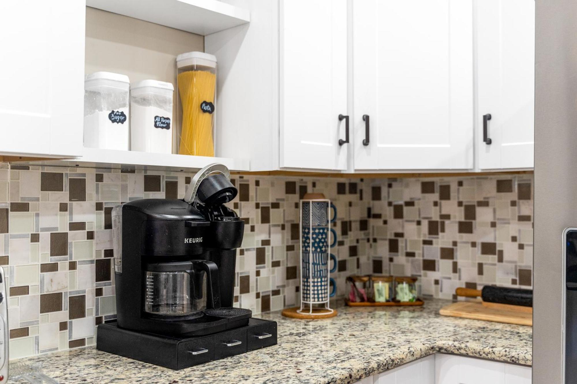 Cozy 4br, 6 Beds, 12 Guest Near Phl, Eagles Field, Upenn, Fast Wi-fi, King Bed, Parking