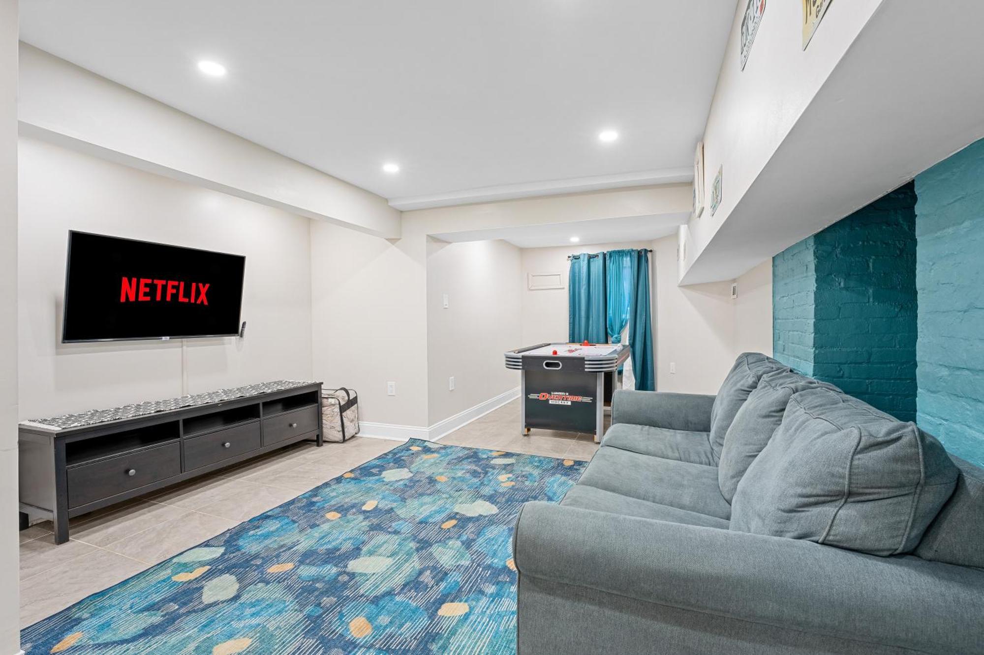 Cozy 4br, 6 Beds, 12 Guest Near Phl, Eagles Field, Upenn, Fast Wi-fi, King Bed, Parking