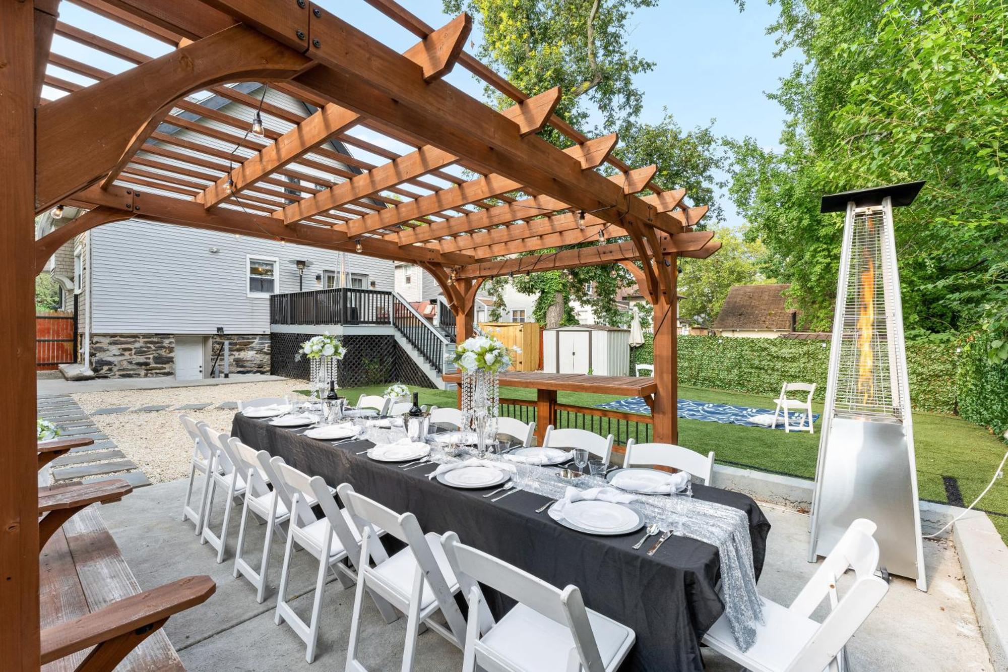 Cozy 4br, 6 Beds, 12 Guest Near Phl, Eagles Field, Upenn, Fast Wi-fi, King Bed, Parking Holiday home *